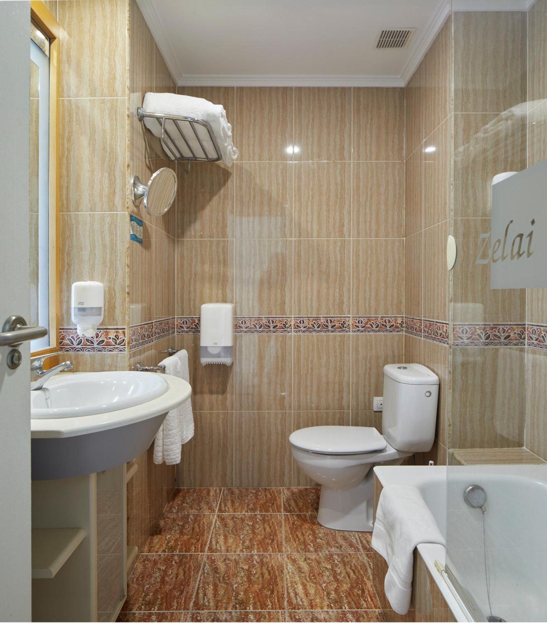 Hotel & Talasoterapia Zelai